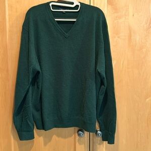 Club Room 100% Fine Cashmere dark green V-neck Sweater